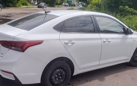 Hyundai Solaris II рестайлинг, 2017 год, 1 000 000 рублей, 3 фотография
