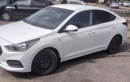 Hyundai Solaris II рестайлинг, 2017 год, 1 000 000 рублей, 6 фотография