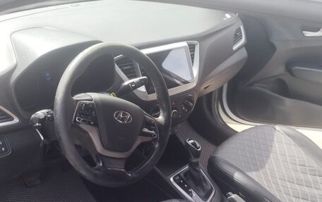 Hyundai Solaris II рестайлинг, 2017 год, 1 000 000 рублей, 4 фотография