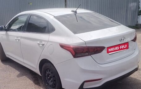 Hyundai Solaris II рестайлинг, 2017 год, 1 000 000 рублей, 5 фотография