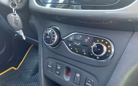 Renault Sandero II рестайлинг, 2015 год, 895 000 рублей, 19 фотография