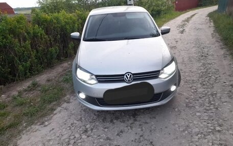 Volkswagen Polo VI (EU Market), 2011 год, 640 000 рублей, 2 фотография