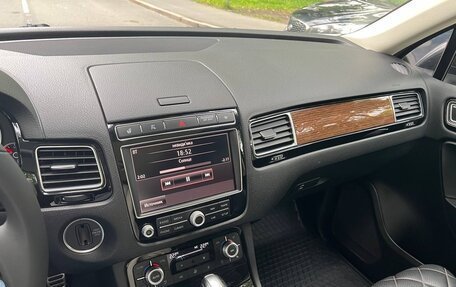 Volkswagen Touareg III, 2016 год, 3 300 000 рублей, 21 фотография