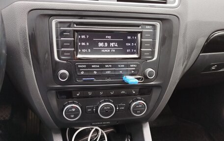 Volkswagen Jetta VI, 2014 год, 1 210 000 рублей, 4 фотография