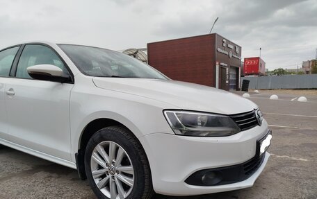 Volkswagen Jetta VI, 2014 год, 1 210 000 рублей, 2 фотография