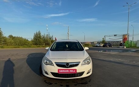 Opel Astra J, 2011 год, 650 000 рублей, 2 фотография