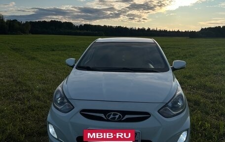 Hyundai Solaris II рестайлинг, 2011 год, 730 000 рублей, 4 фотография