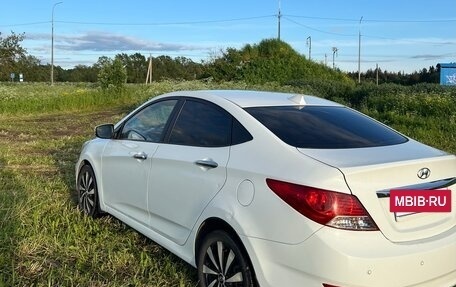 Hyundai Solaris II рестайлинг, 2011 год, 730 000 рублей, 10 фотография