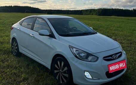 Hyundai Solaris II рестайлинг, 2011 год, 730 000 рублей, 5 фотография