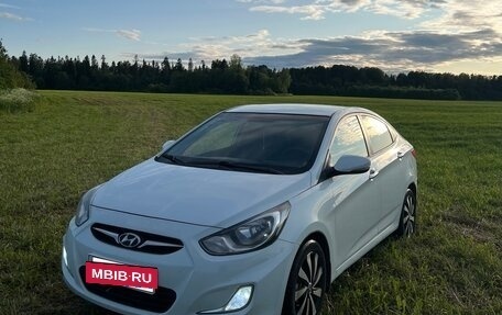 Hyundai Solaris II рестайлинг, 2011 год, 730 000 рублей, 3 фотография