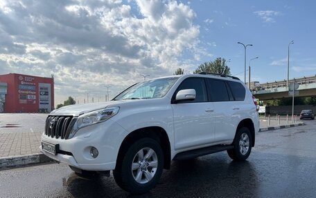 Toyota Land Cruiser Prado 150 рестайлинг 2, 2014 год, 3 900 000 рублей, 4 фотография