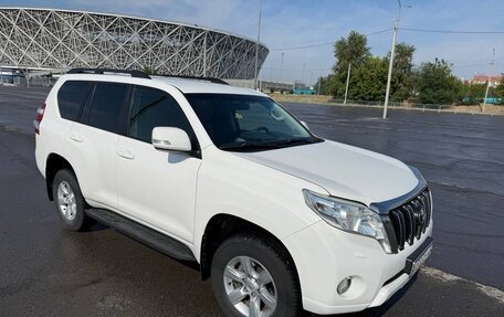 Toyota Land Cruiser Prado 150 рестайлинг 2, 2014 год, 3 900 000 рублей, 16 фотография