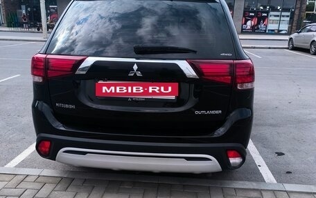Mitsubishi Outlander III рестайлинг 3, 2019 год, 2 350 000 рублей, 5 фотография