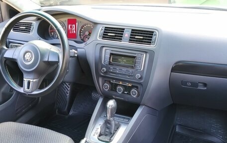 Volkswagen Jetta VI, 2013 год, 1 099 000 рублей, 16 фотография