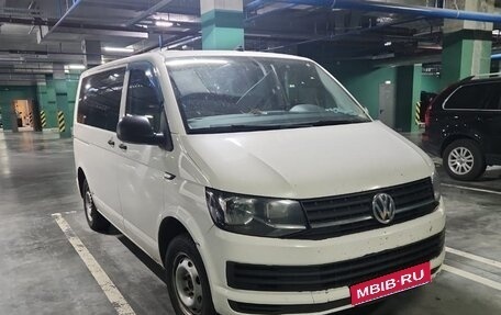 Volkswagen Caravelle T6 рестайлинг, 2017 год, 1 950 000 рублей, 1 фотография