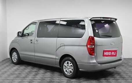 Hyundai Grand Starex Grand Starex I рестайлинг 2, 2013 год, 1 899 000 рублей, 3 фотография