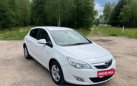 Opel Astra J, 2011 год, 715 000 рублей, 2 фотография