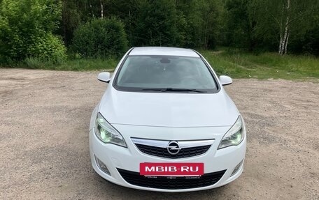 Opel Astra J, 2011 год, 715 000 рублей, 3 фотография