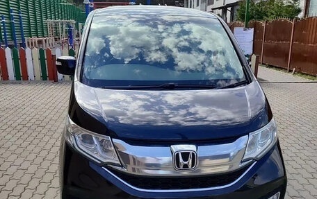 Honda Stepwgn IV, 2016 год, 1 999 000 рублей, 2 фотография
