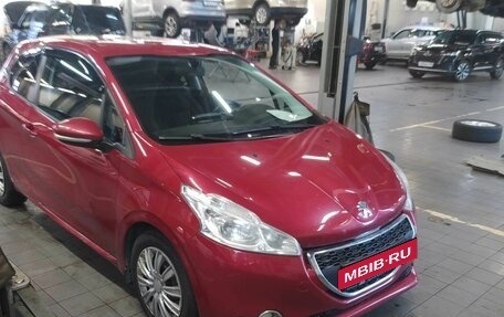 Peugeot 208 II, 2013 год, 560 000 рублей, 2 фотография