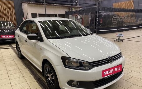 Volkswagen Polo VI (EU Market), 2013 год, 900 000 рублей, 2 фотография