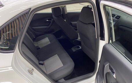 Volkswagen Polo VI (EU Market), 2013 год, 900 000 рублей, 15 фотография