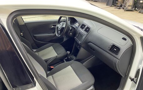 Volkswagen Polo VI (EU Market), 2013 год, 900 000 рублей, 13 фотография