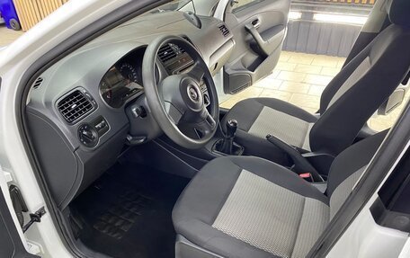 Volkswagen Polo VI (EU Market), 2013 год, 900 000 рублей, 17 фотография