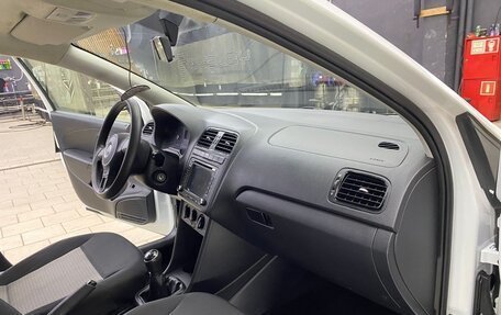 Volkswagen Polo VI (EU Market), 2013 год, 900 000 рублей, 31 фотография