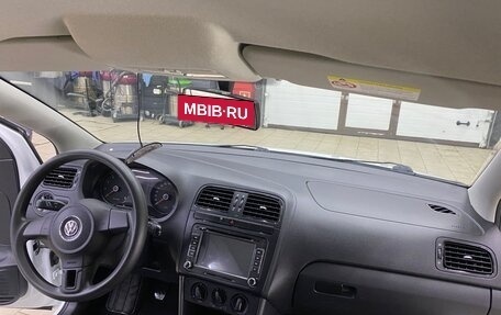 Volkswagen Polo VI (EU Market), 2013 год, 900 000 рублей, 27 фотография