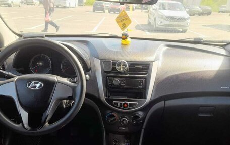 Hyundai Solaris II рестайлинг, 2015 год, 550 000 рублей, 8 фотография