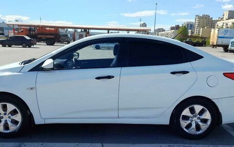 Hyundai Solaris II рестайлинг, 2015 год, 550 000 рублей, 14 фотография