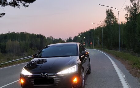 Hyundai Elantra VI рестайлинг, 2019 год, 1 900 000 рублей, 9 фотография