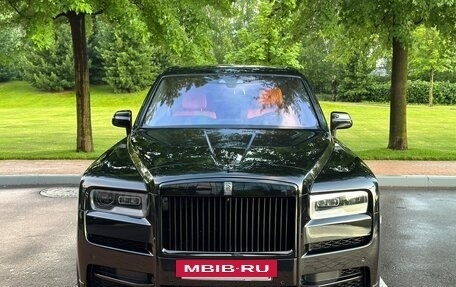 Rolls-Royce Cullinan, 2023 год, 46 000 000 рублей, 10 фотография