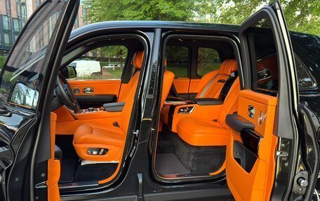Rolls-Royce Cullinan, 2023 год, 46 000 000 рублей, 20 фотография