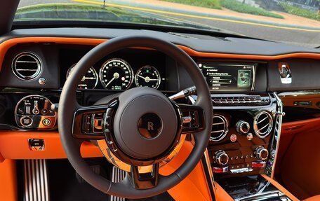 Rolls-Royce Cullinan, 2023 год, 46 000 000 рублей, 24 фотография