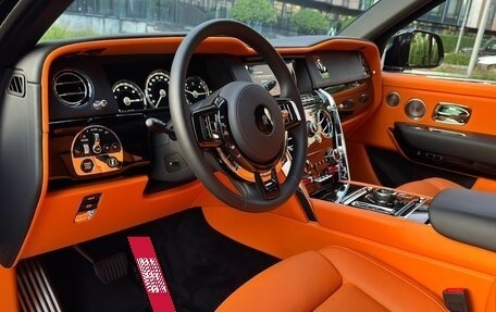 Rolls-Royce Cullinan, 2023 год, 46 000 000 рублей, 23 фотография
