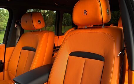Rolls-Royce Cullinan, 2023 год, 46 000 000 рублей, 27 фотография