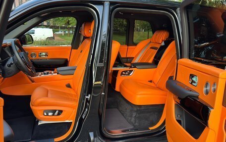 Rolls-Royce Cullinan, 2023 год, 46 000 000 рублей, 25 фотография