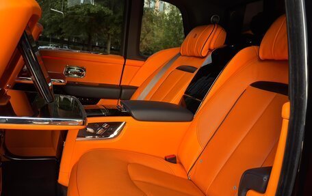 Rolls-Royce Cullinan, 2023 год, 46 000 000 рублей, 28 фотография
