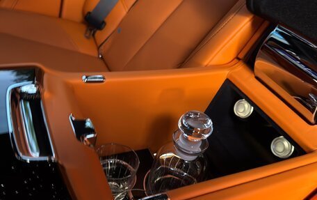 Rolls-Royce Cullinan, 2023 год, 46 000 000 рублей, 30 фотография