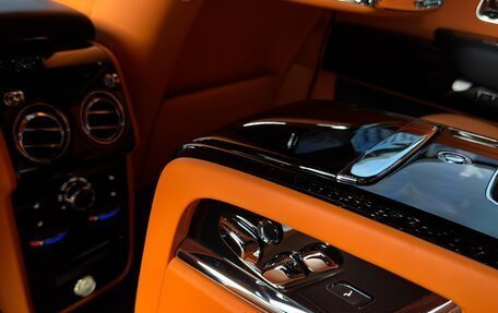 Rolls-Royce Cullinan, 2023 год, 46 000 000 рублей, 32 фотография