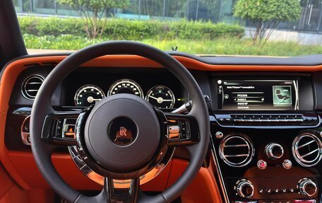Rolls-Royce Cullinan, 2023 год, 46 000 000 рублей, 39 фотография