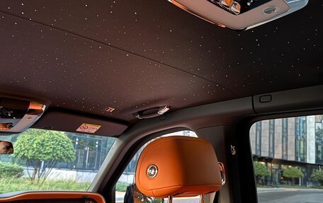Rolls-Royce Cullinan, 2023 год, 46 000 000 рублей, 37 фотография