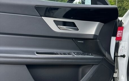 Jaguar XF II, 2017 год, 2 450 000 рублей, 18 фотография