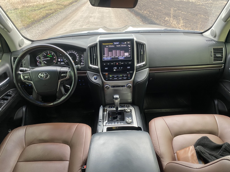 Toyota Land Cruiser 200 рестайлинг 2, 2016 год, 5 500 000 рублей, 7 фотография