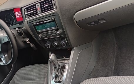 Volkswagen Jetta VI, 2013 год, 1 310 000 рублей, 6 фотография