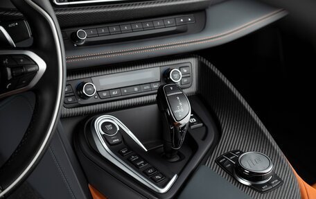 BMW i8 I рестайлинг, 2019 год, 12 000 000 рублей, 18 фотография
