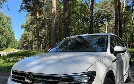 Volkswagen Tiguan II, 2020 год, 3 550 000 рублей, 2 фотография