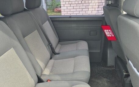 Volkswagen Caravelle T5, 2011 год, 1 600 000 рублей, 7 фотография